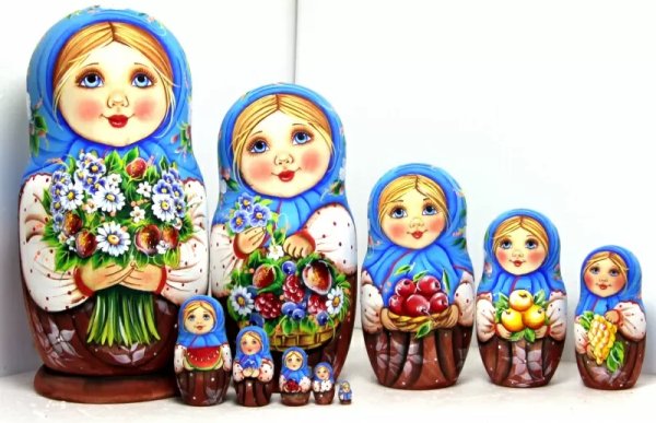 Матрешка Настя с букетом 10м25