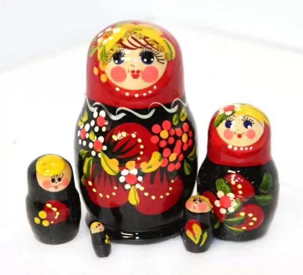 Матрешка ягодка красный платочек 5м9