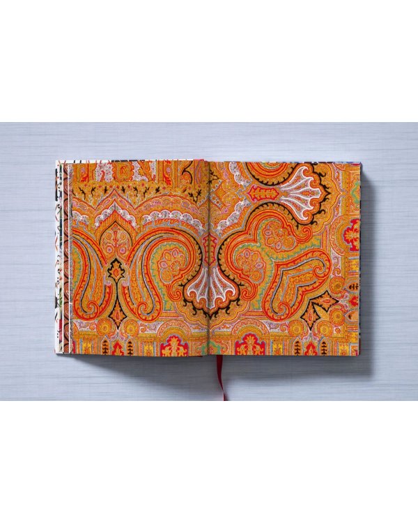 The Book of Printed Fabrics. From the 16th century until today