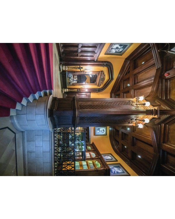 За парадными дверьми: московские особняки в фотографиях и историях