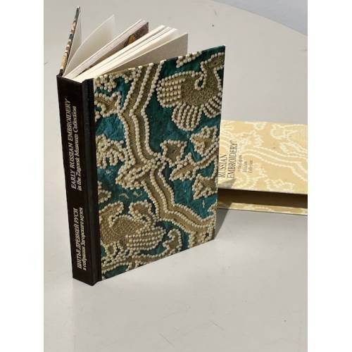 Обложка книги «Художественное шитье Древней Руси в собрании Загорского музея» — ред. Манушина, Т.
