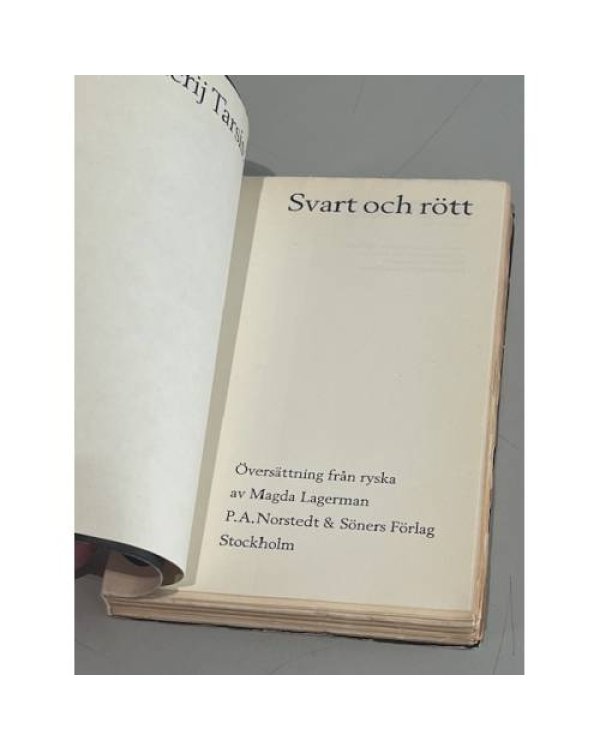 Дополнительное изображение книги «Svart och rött »