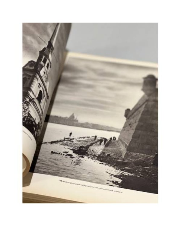 Дополнительное изображение книги «Архитектура Ленинграда»