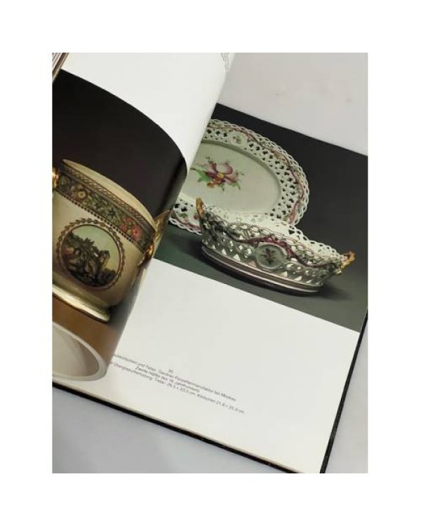 Дополнительное изображение книги «Russische angewandte Kunst  12. bis Anfang des 20. Jahrhunderts»