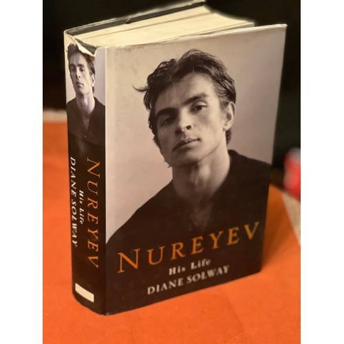 Обложка книги «Nureyev. His Life» — Diane Solway, ISBN 9780297815600