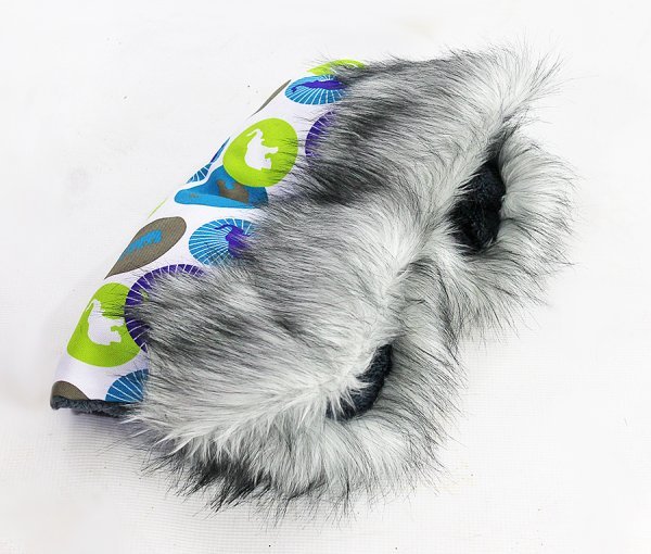 Обложка книги «La bebe™ Eskimos Art. 87411 Теплая муфта для рук»