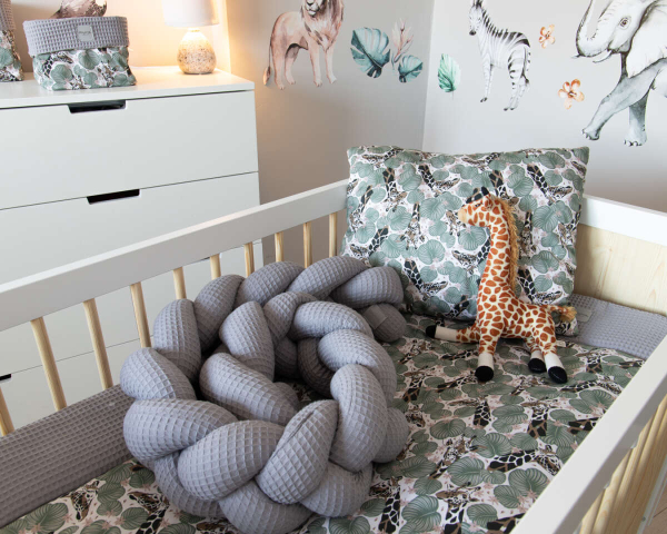 Обложка книги «La bebe™ Cotton Border (320) Art.127372 Grey Плетёный бортик-охранка (косичка) для кроватки 320 cм»