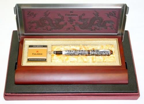 Гульцевая ручка "Восемнадцать буддистов" с 14 каратным золотым пером. - 50%