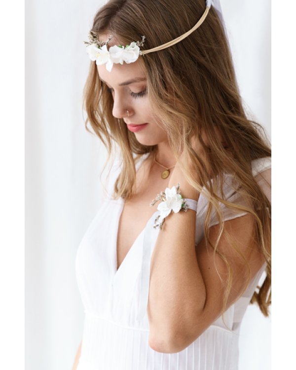 Flower wrist corsage, white