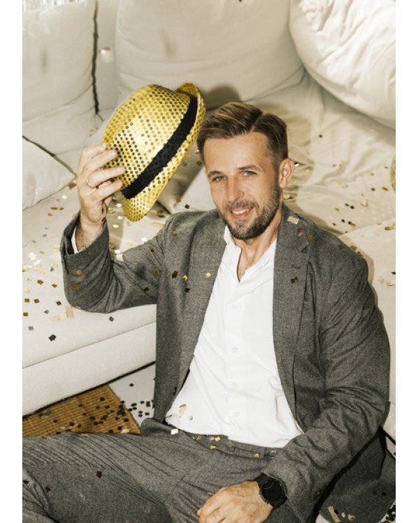 Дополнительное изображение книги «Sequin hat with a band, diameter 27 cm, gold»