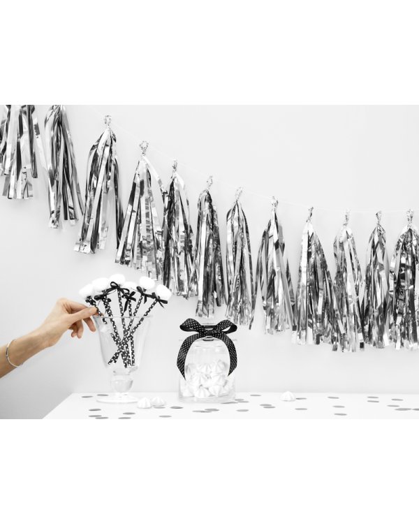 Tassel garland, silver