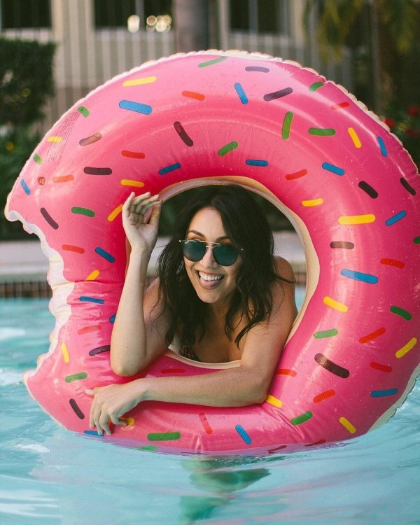 Дополнительное изображение книги «Bestway Donuts Надувное кольцо для плавания 107 см»