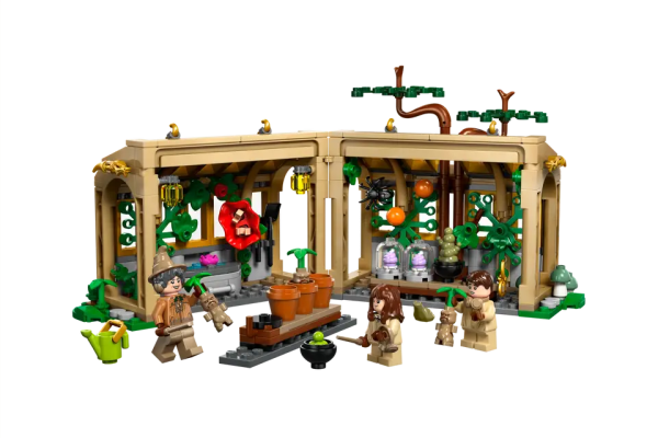LEGO HARRY POTTER Hogwarts Castle - Herbology Class 76445 Конструктор