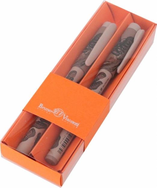 Обложка книги «Набор из 2 синих шариковых ручек FreshWrite. Boots. Коричневые ботинки, 0.7 мм»