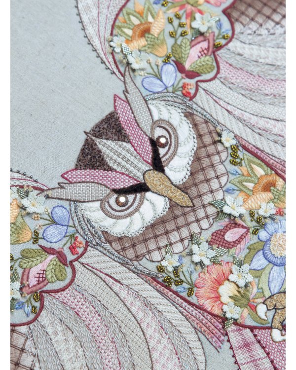 Волшебные животные в технике якобинской вышивки