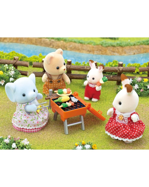 Дополнительное изображение книги «SYLVANIAN FAMILIES Набор Пикник с барбекью для друзей»