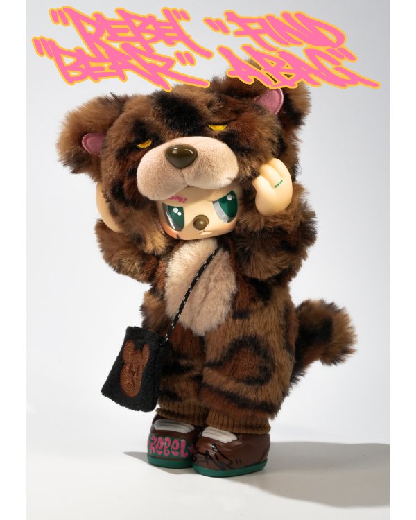 REBEL BEAR Мягкая коллекционная фигурка с сумочкой, 18 см
