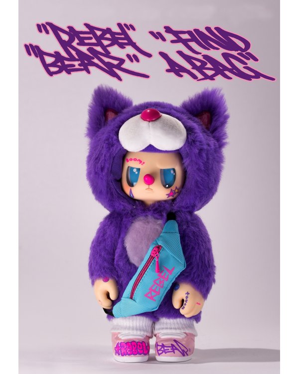 REBEL BEAR Мягкая коллекционная фигурка с сумочкой, 18 см