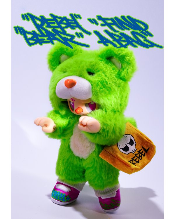 REBEL BEAR Мягкая коллекционная фигурка с сумочкой, 18 см