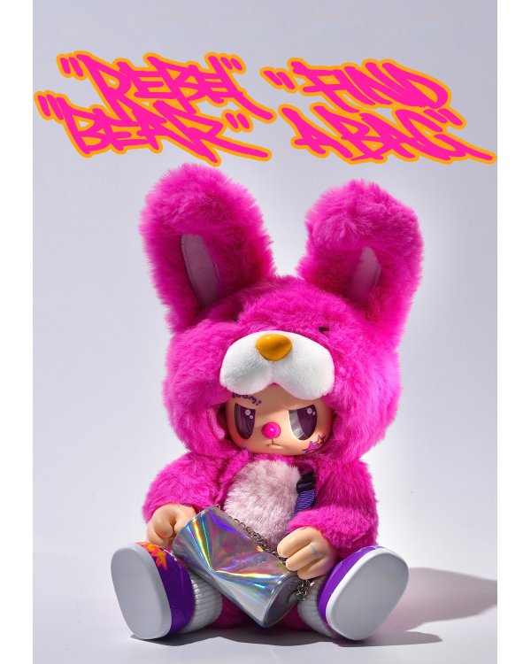 REBEL BEAR Мягкая коллекционная фигурка с сумочкой, 18 см