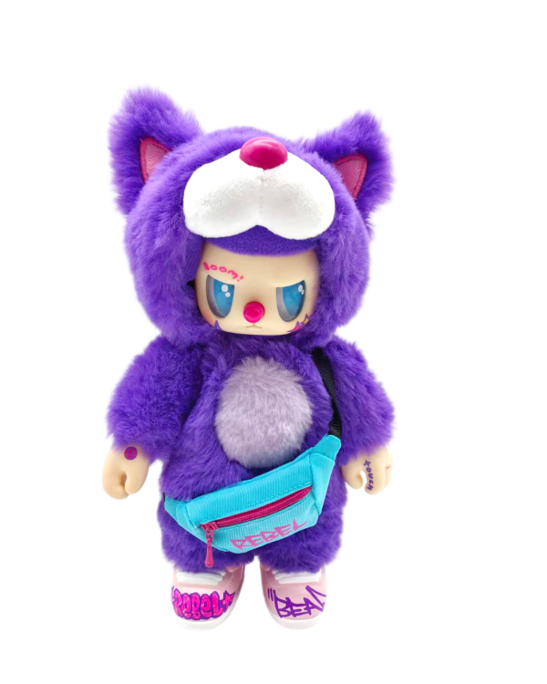 REBEL BEAR Мягкая коллекционная фигурка с сумочкой, 18 см